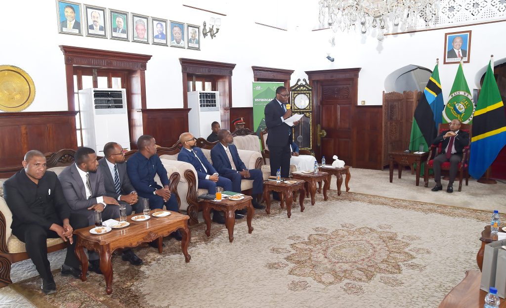 Rais Wa Zanzibar Mhe Dk Hussein Mwinyi Akabidhiwa Kadi Ya Kwanza Ya Atm