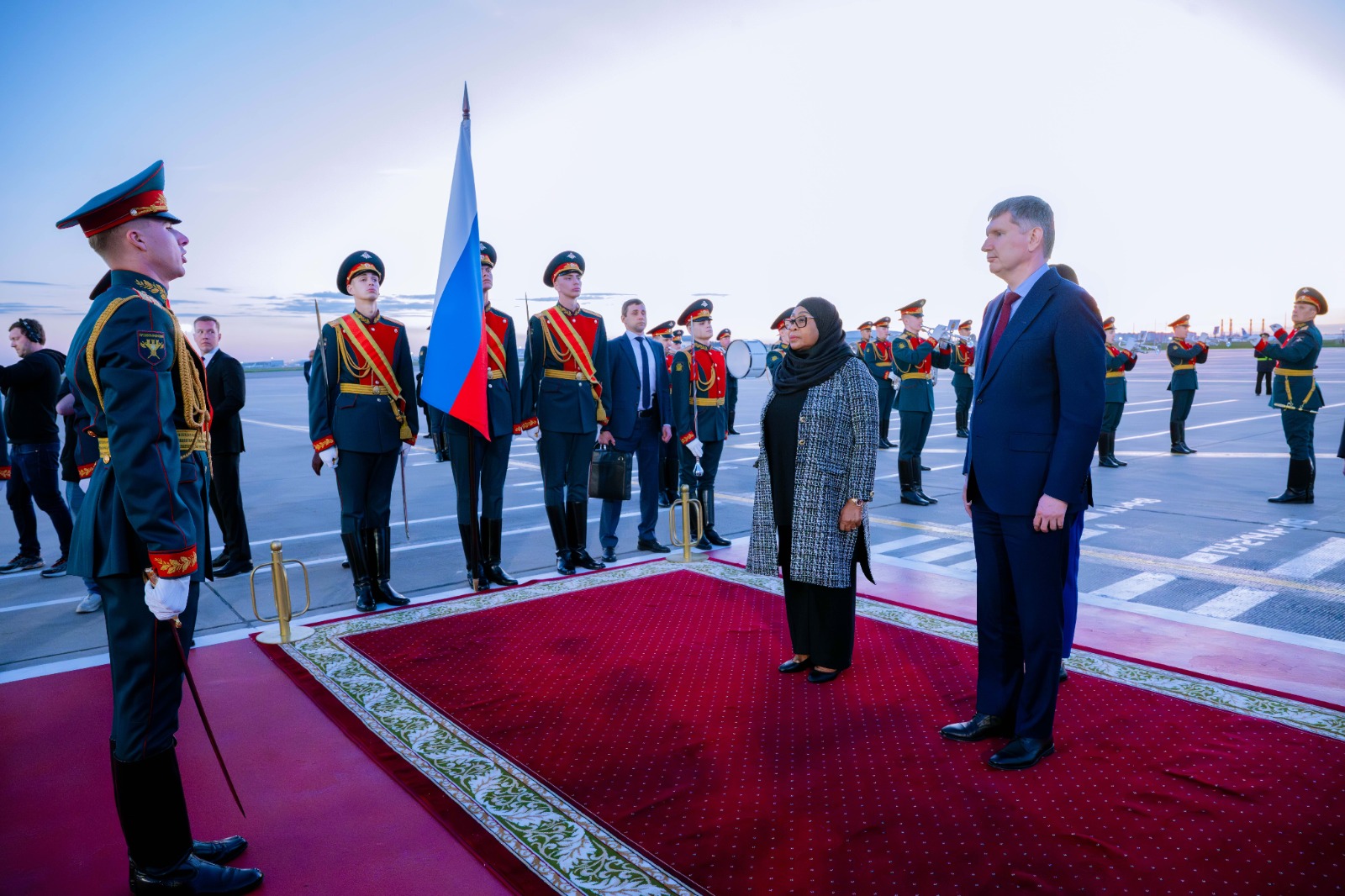 RAIS SAMIA AWASILI JIJINI MOSCOW NCHINI URUSI KWA AJILI YA ZIARA YA KITAIFA.