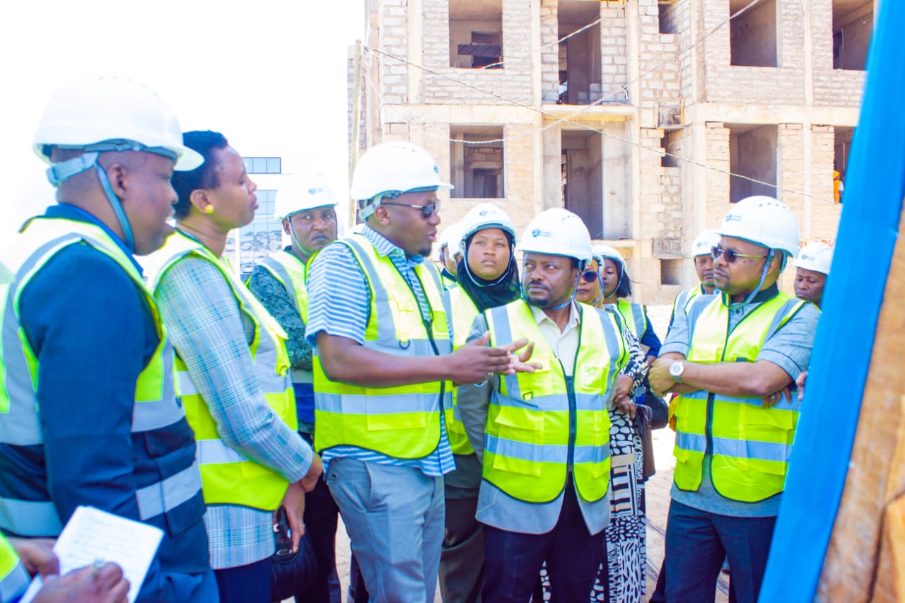 KAMATI YA BUNGE YARIDHISHWA NA UTEKELEZAJI WA MIRADI YA WATUMISHI HOUSING